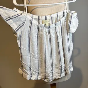 Cloth & Stone Cream Flutter Sleeve Blouse with Pleated Smocked‎ Design thumbnail 1