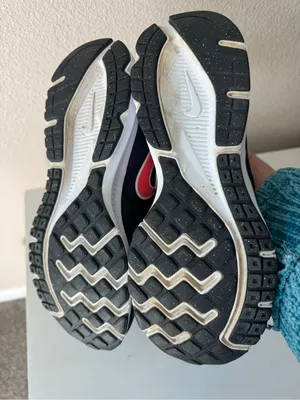 Nike Women's Black Sneakers with Red Swoosh thumbnail 6