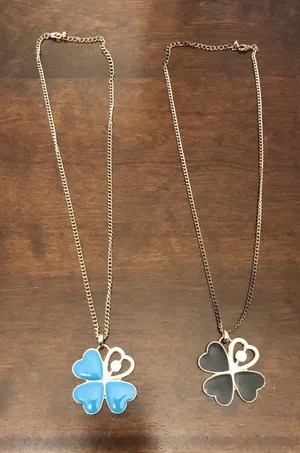Set of two shamrock necklaces Gold thumbnail 1
