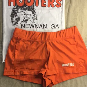 B24 #5 Hooters Girl Worn Uniform Tank/Shorts from Newnan Georgia Size XXS thumbnail 2