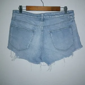 Gilded Intent 30 High Rise 5-Button Fly Distressed Raw Hem Jeans Shorts thumbnail 2