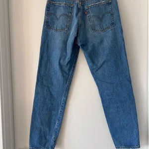 Levi’s Wedgie High Rise Straight Leg Jeans Size 27 Classic Vintage Fit EUC thumbnail 3