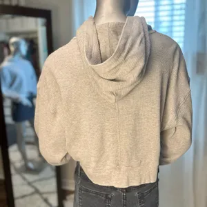 Aritzia The Group Babaton Waffle Knit Cropped Hoodie M Neutral Gray thumbnail 3