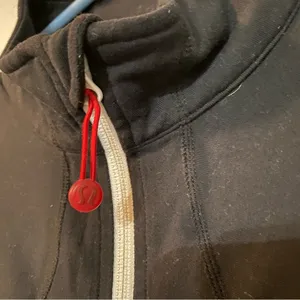 Lululemon Activewear Zipper Top Size 2 thumbnail 3