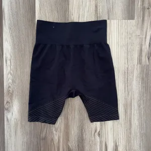 JoyLab Women's High Rise Ribbed Biker Shorts – Black/Brown Size Medium thumbnail 4