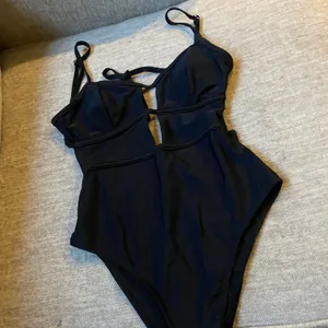 Cupshe Women's One Piece Swimsuit Scoop Neck Adjustable Straps Cutout Back Self Tie Bathing Suit thumbnail 7
