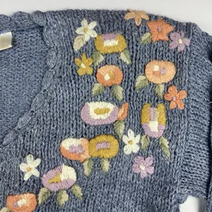 Vintage Women's Chunky Knit Sweater Size Medium Needles and Yarn Crochet‎ Floral thumbnail 3