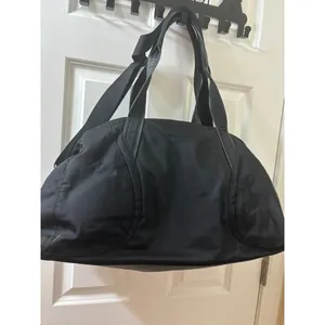 Lululemon Out of Range Black Duffle Overnight Gym Weekender Bag Unisex thumbnail 7
