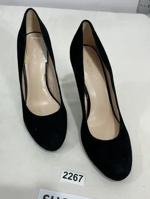 Womans Nine West Swankyo Black Suede Slip On Stiletto Pumps Size 9.5 M thumbnail 1