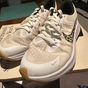 Nike Winflo 8 White Leopard thumbnail 4