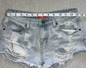 Fray Hem Light Wash Denim Distressed Ripped Cut Off Jean Shorts Sz S Sihnderella thumbnail 4