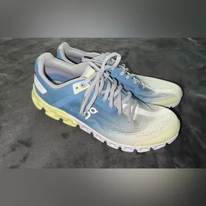 On Running Cloudflow v.3 Size 9 Men’s / Women’s 10.5 thumbnail 3