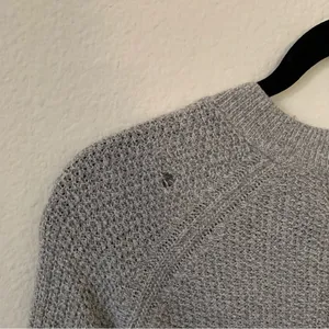 Old Navy Light Grey Knit Sweater Size Small Hole thumbnail 7