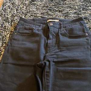 Levi’s 721 high rise black‎ jeans 29 thumbnail 5