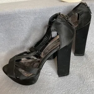Steven by Steve Madden Haylow Black T-Strap Platform Heels Size 7 thumbnail 4