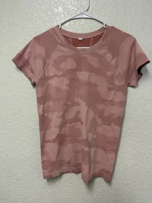 ATHLETA Momentum Seamless Camo Tee in Blush Pink Camo Estimated Size Medium thumbnail 5