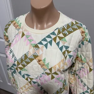 Universal Threads Quilt Quilted Cream Colorful Crew Neck Sweater Top Pullover thumbnail 4