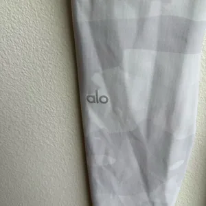 Alo Yoga Size XS High-Waist White Camo Vapor Legging Compresses Lift Preppy Fem thumbnail 7