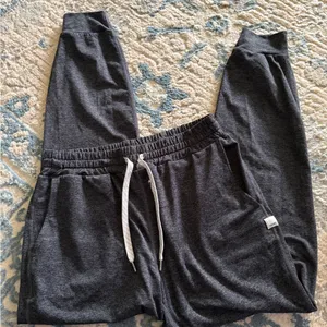 Vuori performance jogger thumbnail 2