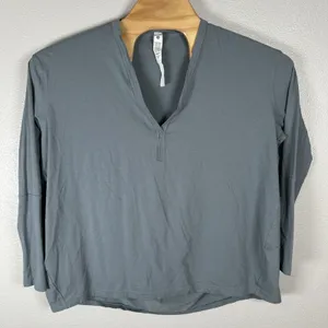 Lululemon Back in Action V-Neck Long Sleeve Shirt Womens Size 12 Gray Oversized thumbnail 1