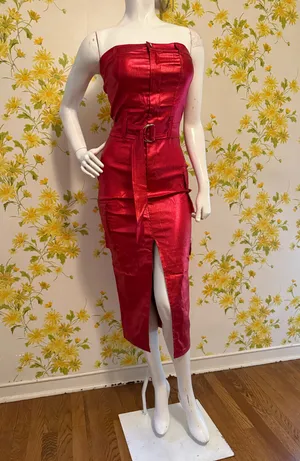 Metallic red strapless midi dress featuring a matching belt and a front slit thumbnail 6