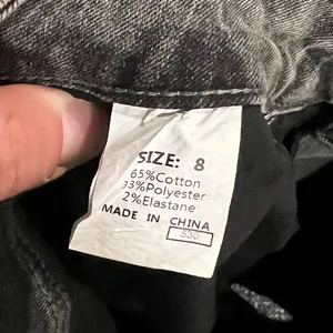 Women’s Size 8 Wide Leg Jeans thumbnail 6