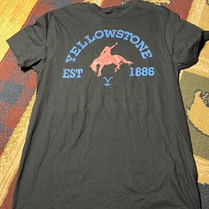 Yellowstone woman t shirt​ Black Size M thumbnail 1