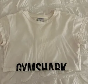 Gymshark Cropped Short Sleeve thumbnail 1