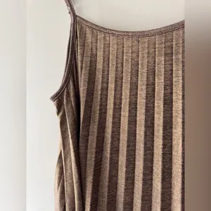 Urban Outfitters Silence‎ + Noise Gold Metallic Pleated Tank Top thumbnail 2