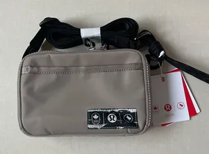 Lululemon Team Canada Future Legacy Easy Access Bag 1.5L COC CPC Logo thumbnail 1