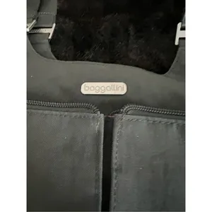 Baggallini Casual Gorpcore black shoulder bag thumbnail 4