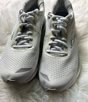 Brooks Women’s Adrenaline GTS 20 Running M Size 9.5 Cream or white color thumbnail 1