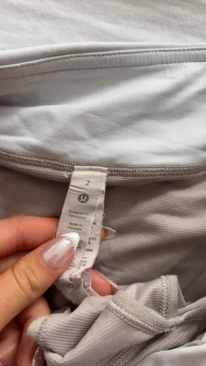 Lululemon multi-colored speed up shorts in a size 2 2.5 inch inseam thumbnail 2