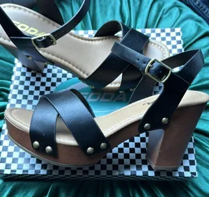 Soda Women Crisscross Band Chunky Platform Block Mid Heel Sandal thumbnail 5