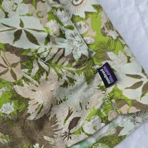 Patagonia Women's Green Floral Athletic Shorts thumbnail 5
