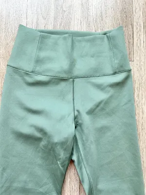 Vuori Women's Evolve Legging in Sea Pine Green Size M thumbnail 3