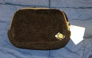 Lululemon Everywhere‎ Belt Bag Fleece Large 2L NWT ONE SIZE (Black Gold) thumbnail 1