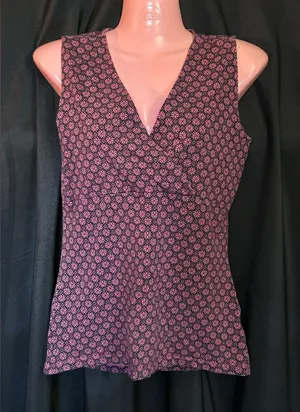 Croft & Barrow Women’s Sleeveless V-Neck Floral Print Top Pink & Black SM thumbnail 1