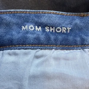 American Eagle Women's Jean Mom Shorts 4 Light Blue Denim Stretch Rolled Cuff thumbnail 6