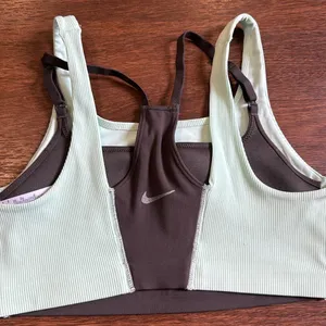 Nike sports bra thumbnail 3