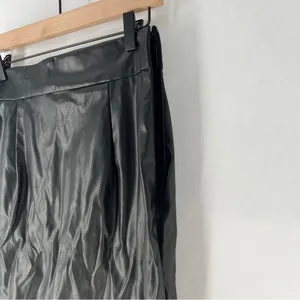 Shein Elegant Black Faux Leather High‎ Rise Front Skit Women's Midi Pencil Skirt thumbnail 9