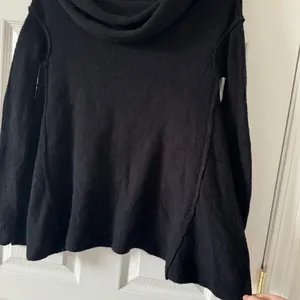 FREE PEOPLE Cowl Neck Strawberry Fields Sweater Black Size XS Off the Shoulder thumbnail 7