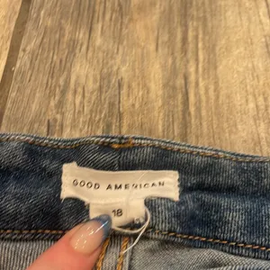 Good American Classic Blue Jeans thumbnail 2
