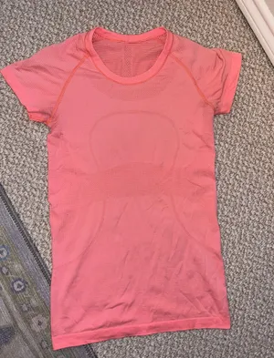 Lululemon Swiftly Tech Short Sleeve thumbnail 1