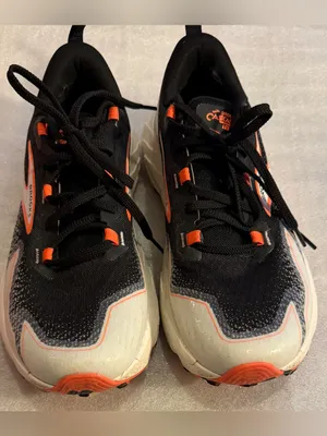 Brooks Cascada 18 Women's Trail Running Sneakers in Black, Gray, Orange thumbnail 2