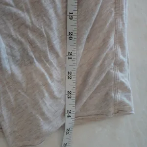 Lululemon Asymmetrical‎ Hem Tank Top To Class Tee In Heathered Dune Size S thumbnail 3