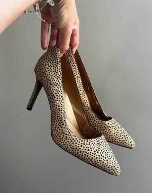 Banana Republic Pointed Toe Stiletto Pumps 6 Madison 12 Hour Office Chic Heels thumbnail 1