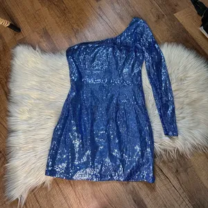 SUPERDOWN Geo One Shoulder Mini Sequin Dress thumbnail 4