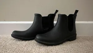 Madewell Classic Chelsea Rain Boots thumbnail 3