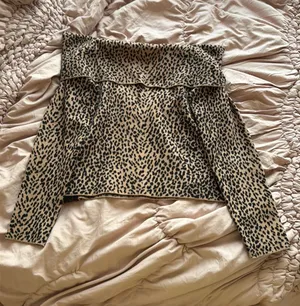Edikted Sweater thumbnail 1